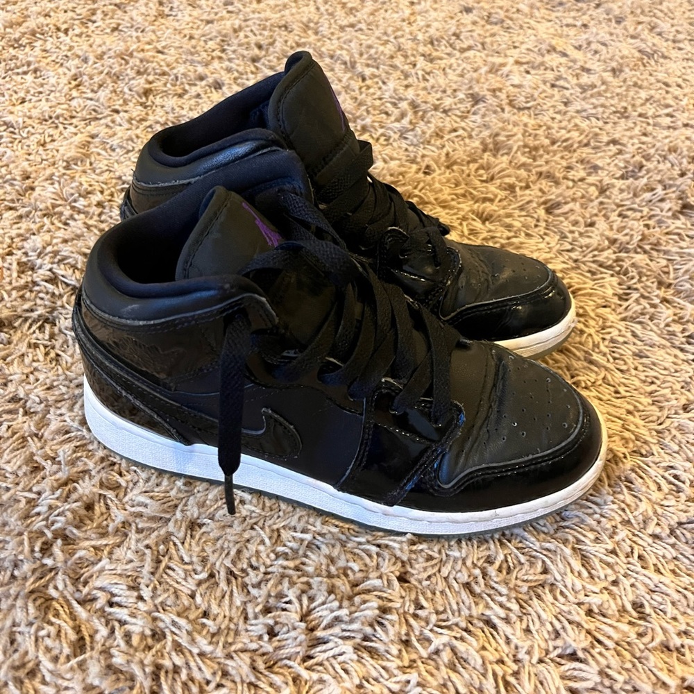 Nike Air Jordan 1 Mid SE size 4